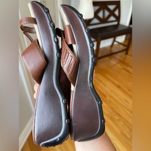 Lower East Side Sandals in a size 7 1/2 - Picture 17 of 17